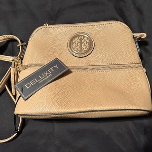 Deluxity light tan purse